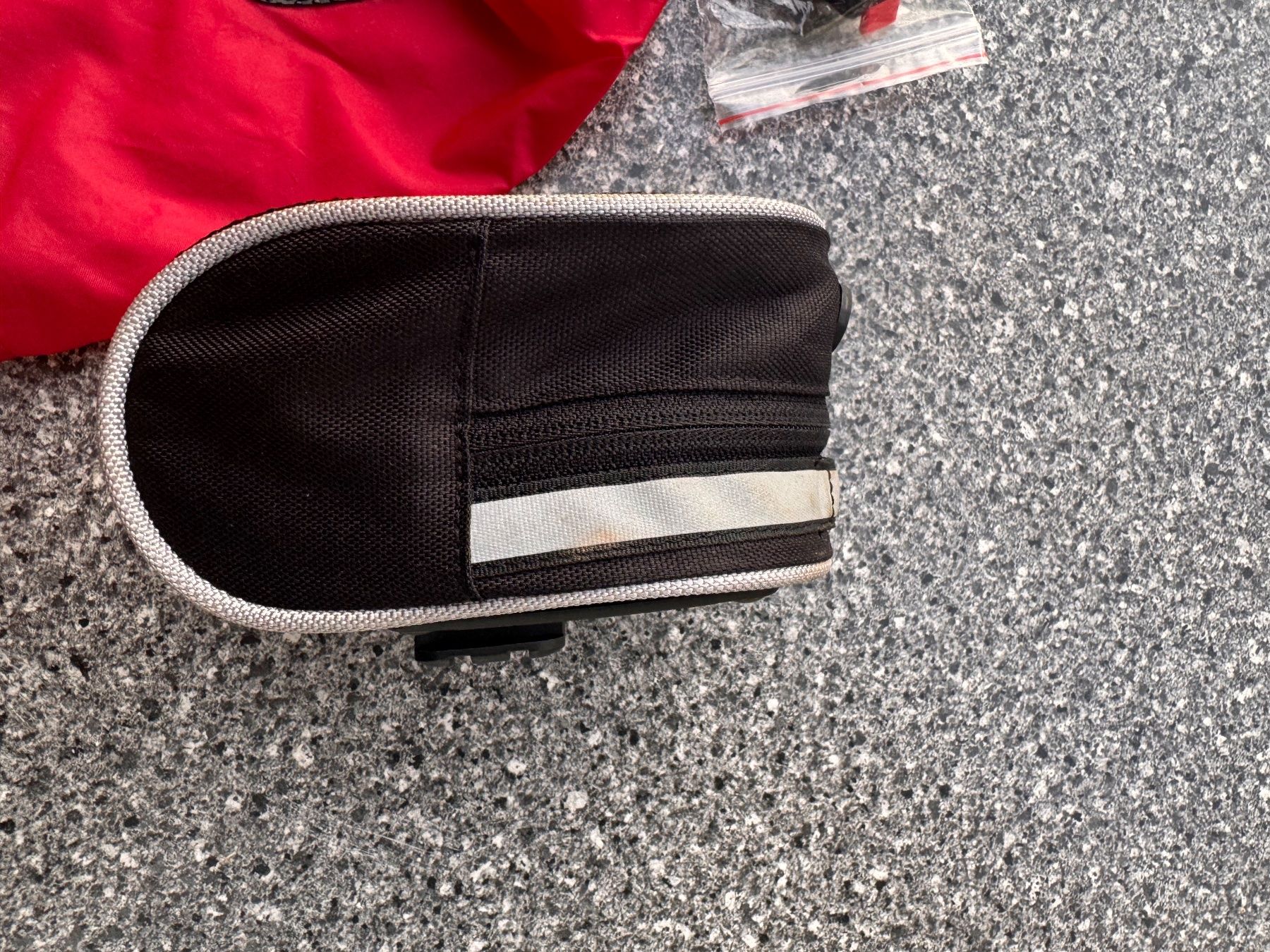 Taschen: Abus Velotasche , schwarz mit Cover – Gebraucht aus Lausanne von Sittingredbull 2