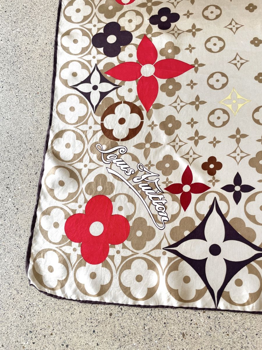 Louis Vuitton Foulards & écharpes: Louis Vuitton Seiden Schal – D'occasion à Stäfa par Nicole093 3