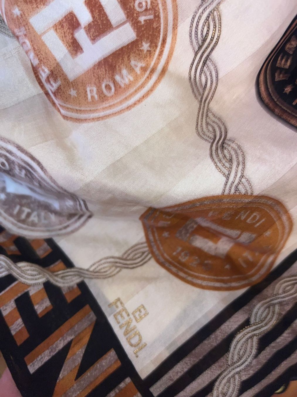 Fendi Foulard & Sciarpe: Fendi Vintage Tuch Roma 1925 – Usato da Winterthur venduto da Dejv 1