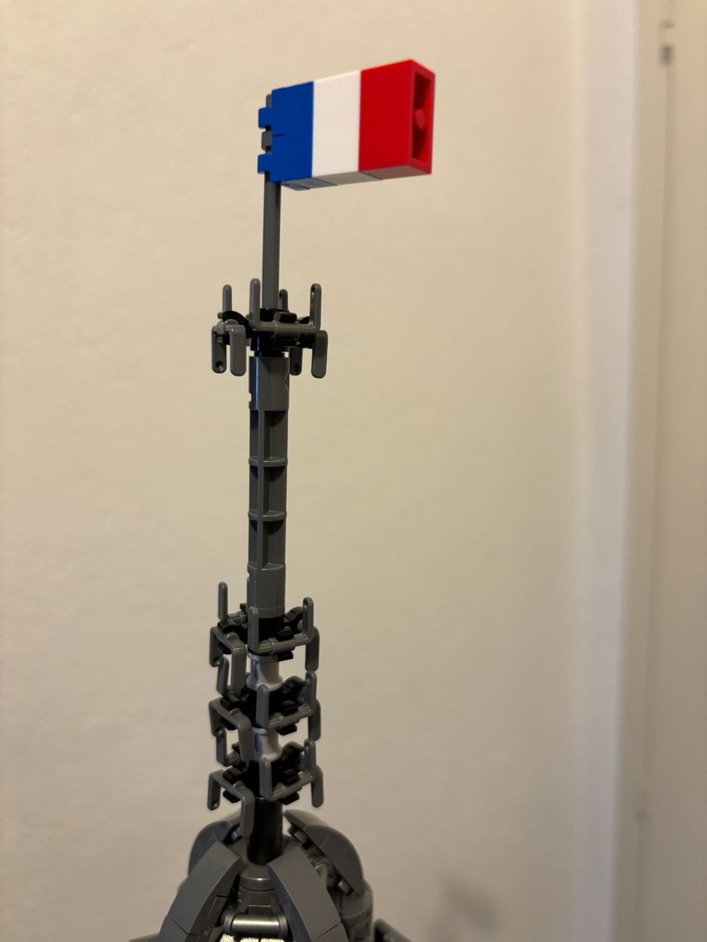 Lego Kit di costruzioni: Lego Eifelturm 10307 zusammengebaut – Usato da Biel/Bienne venduto da Aehm 3