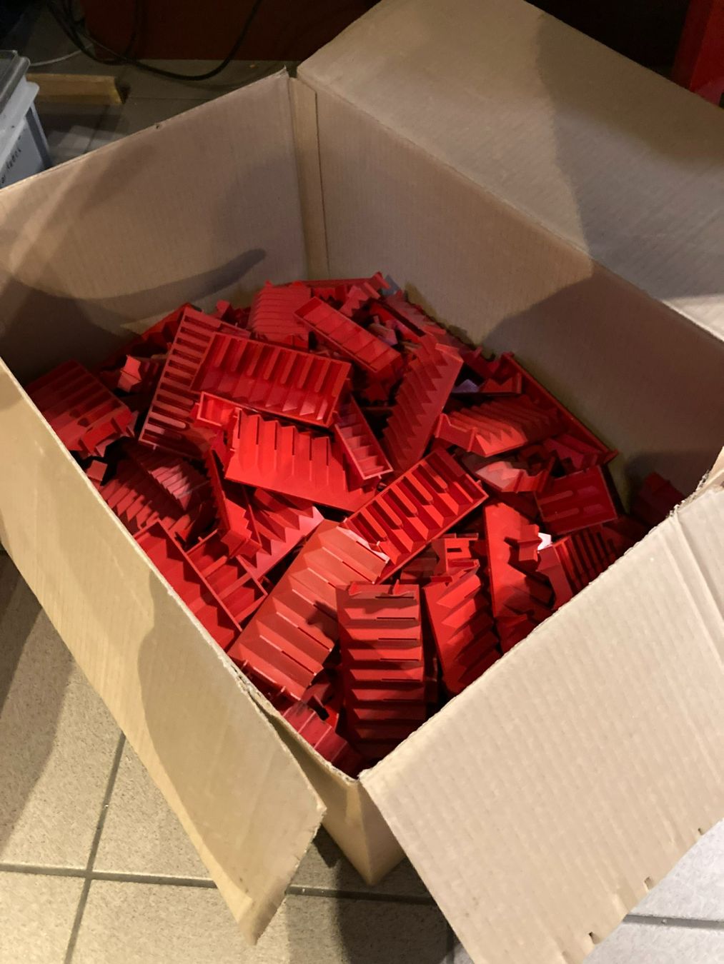 Lista Supporti a parete: Lista Rilleneinsatz, Einteilungsmaterial - Halbe Karton Box – Usato da Wohlen AG venduto da Uhu13 1