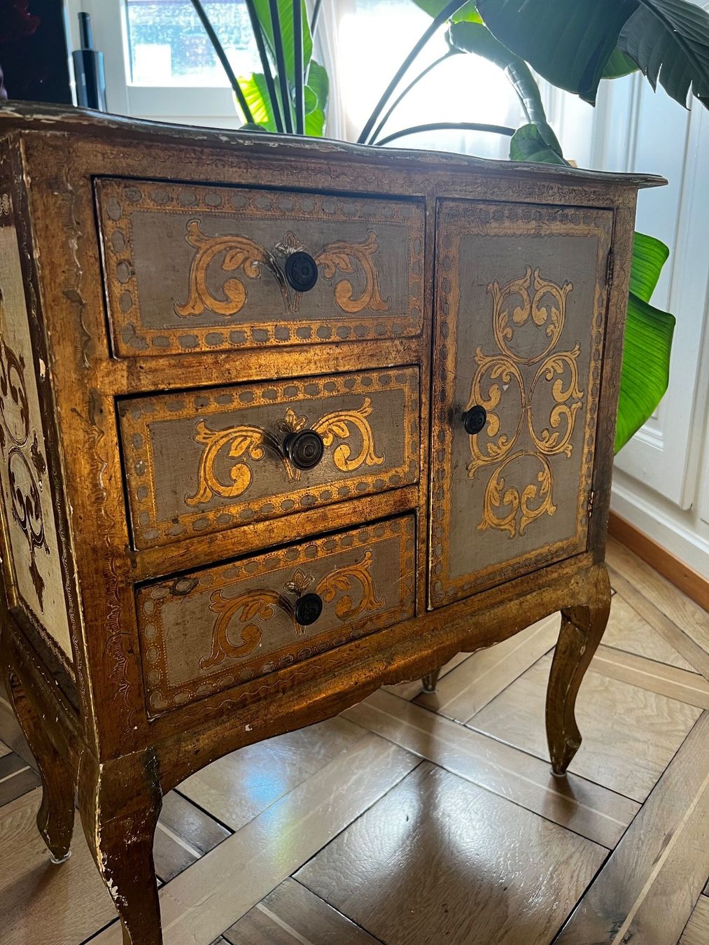 Tables de nuit: Venezianischer Nachttisch Gold / Grau – D'occasion à Zürich par Allys-Closet 1