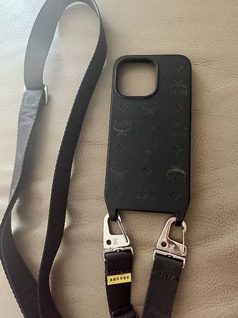 Original MCM x XOUXOU iPhone 13 Pro Hülle mit Band