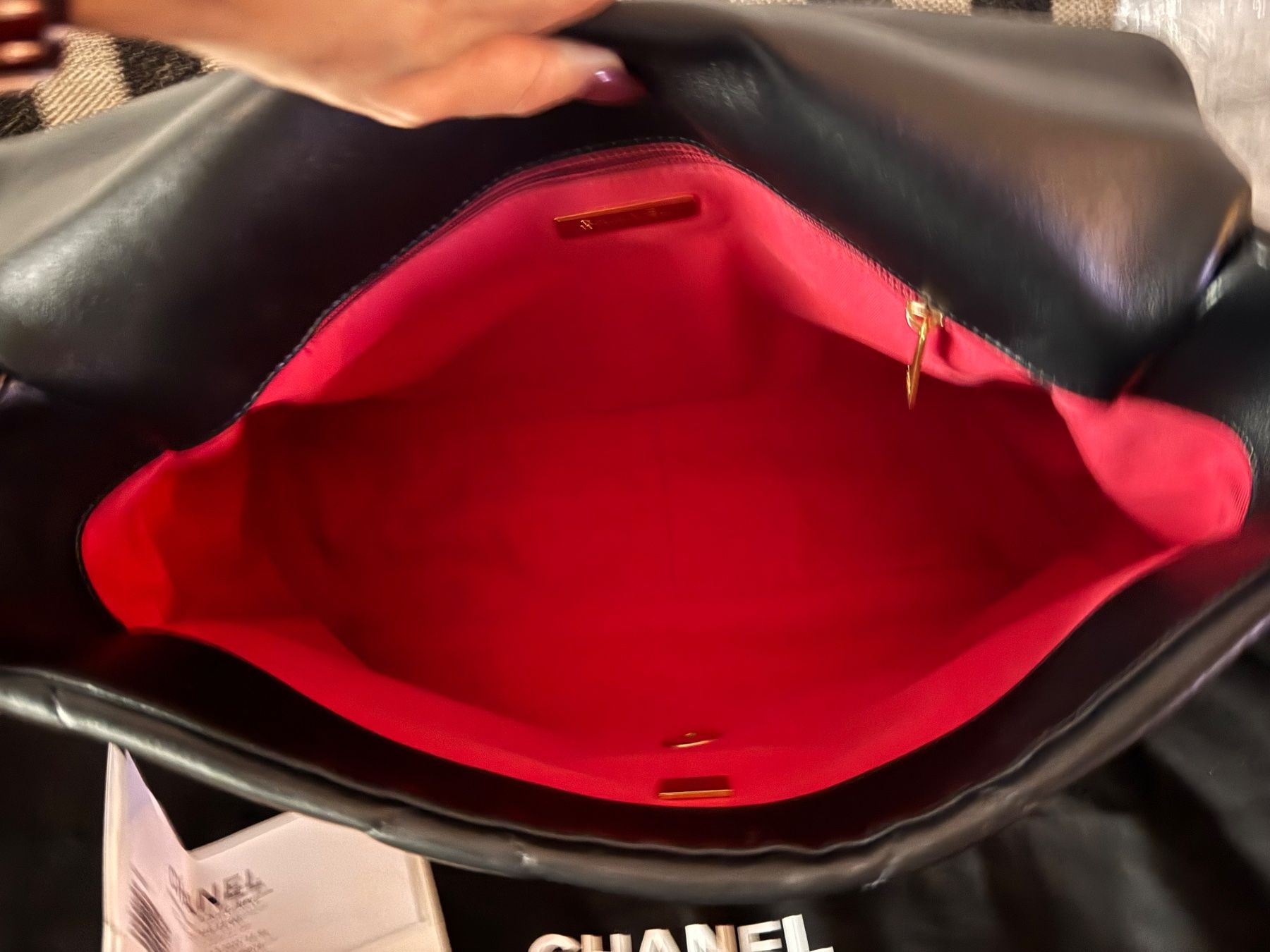 Chanel Borse: Chanel 19 Black Quilted Leather Maxi Flap Bag – Usato da Zürich venduto da NNK28 5