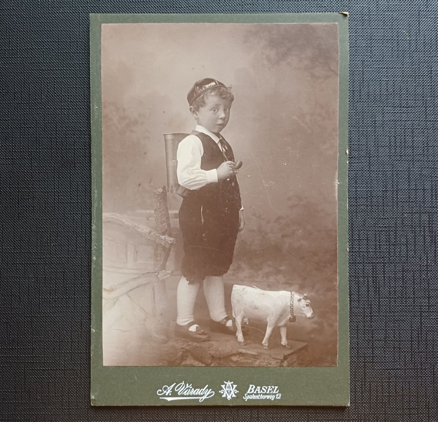 Posters & Illustrations: Echtfoto APPENZELLER BUB Holzkuh PFEIFE – D'occasion à Brittnau par simionius
