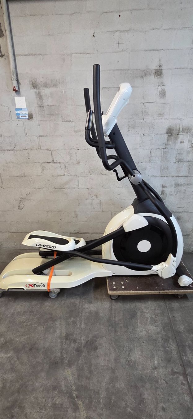 Hometrainer: Professioneller Elliptical Cross Trainer LE-9200 i – Usato da Dielsdorf venduto da EArau1 1