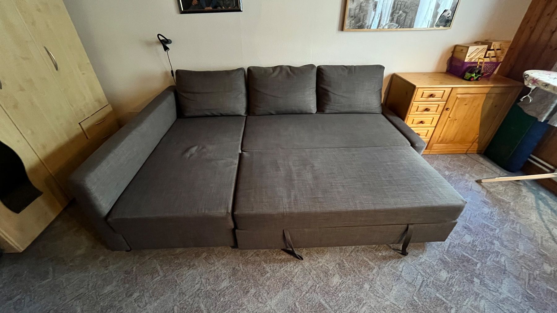Ikea Divani: Ecksofa mit Bettfunktion und Stauraum dunkelgrau – Usato da Bönigen venduto da waremama 5