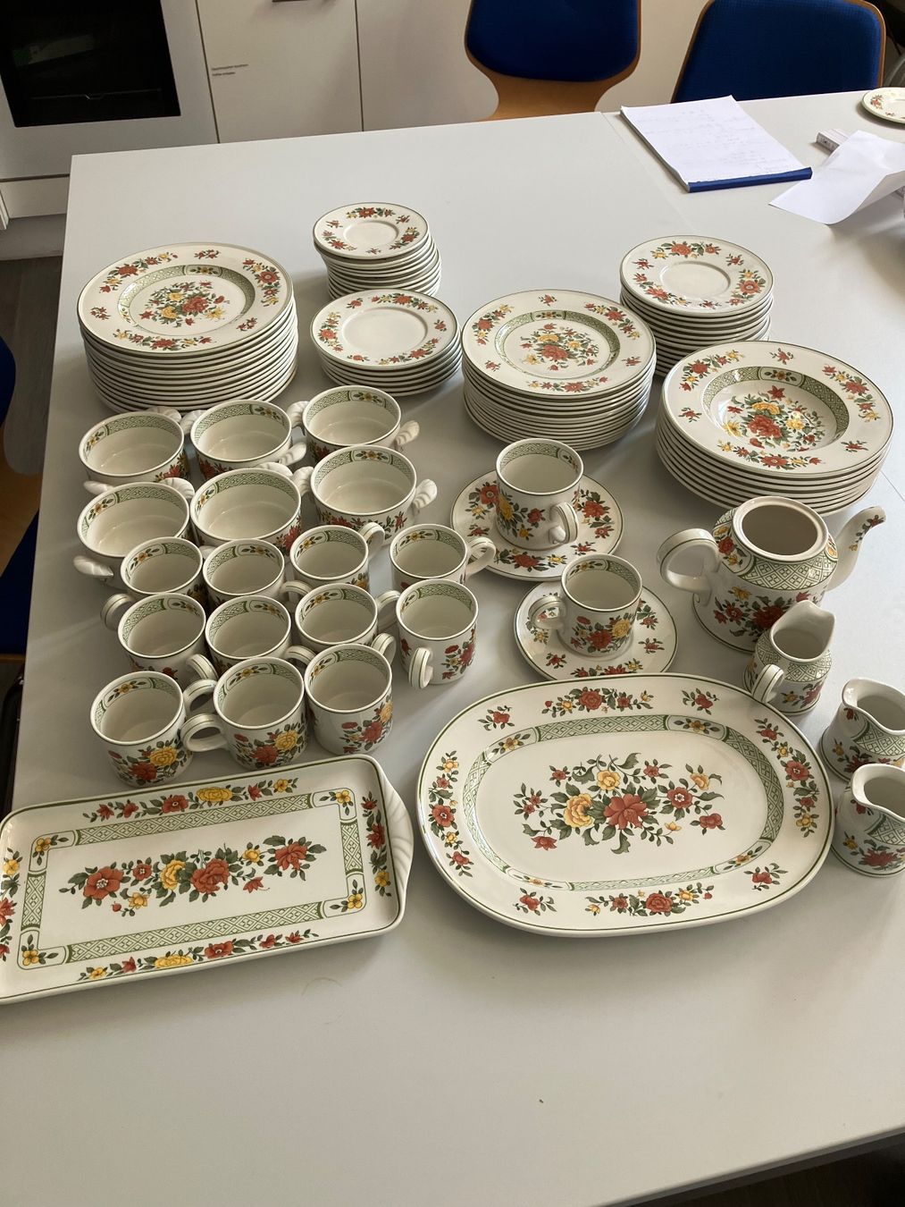 Villeroy & Boch Set di piatti: Summerday Villeroy & Boch Geschirrset 92 Teile – Usato da Aarburg venduto da Wendepunkt_Fundgrube