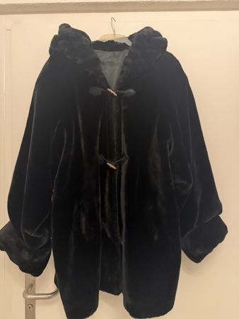 Cappotto in pelliccia sintetica nero con cappuccio gr s 