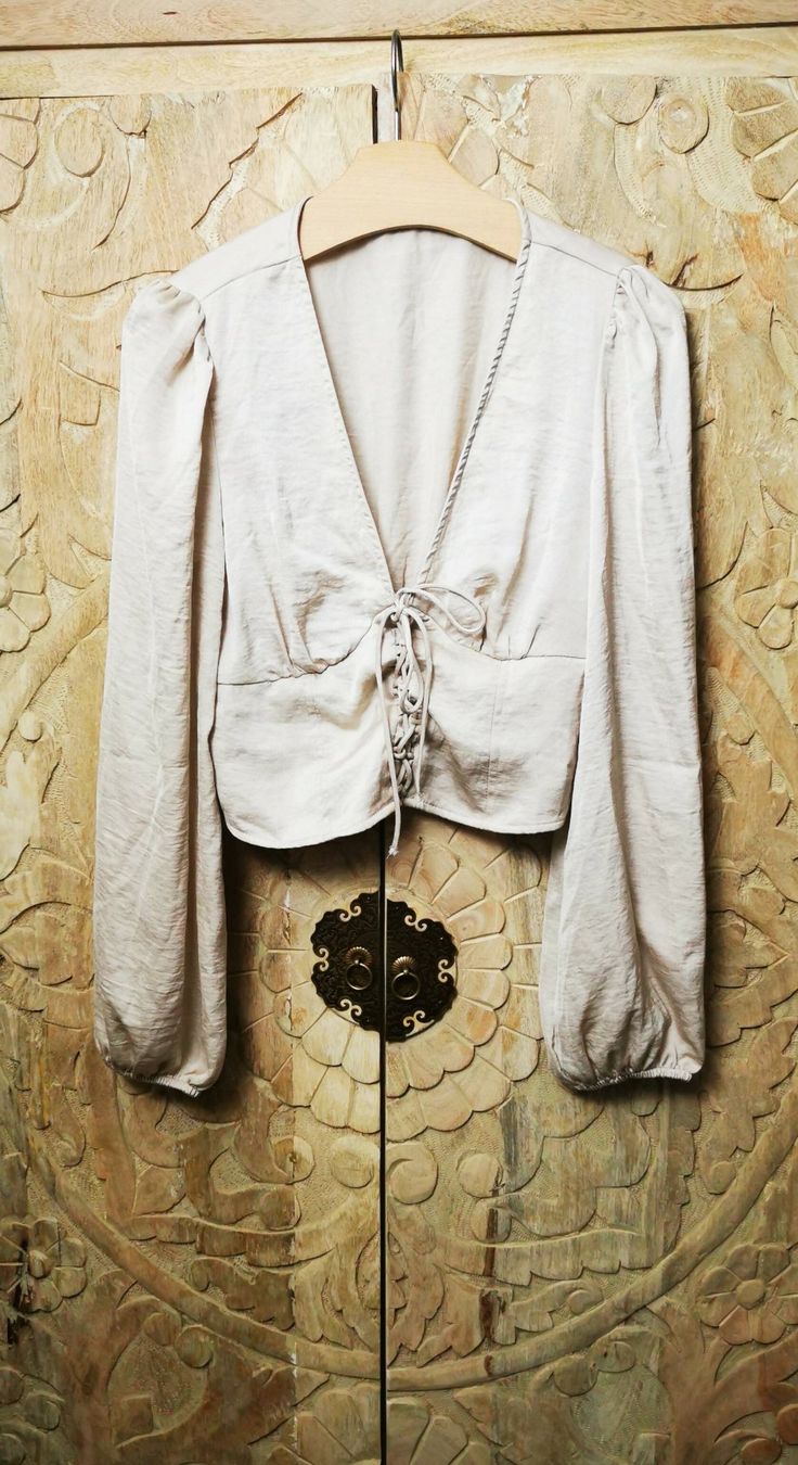 Stradivarius Camicette: Stradivarius Bluse mit V-Ausschnitt – S – Nuovo (secondo la descrizione) da Wettingen venduto da JasminL92-4