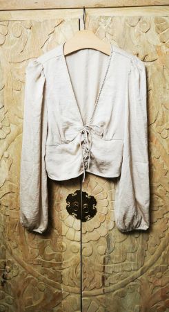 Stradivarius Bluse mit V-Ausschnitt – S