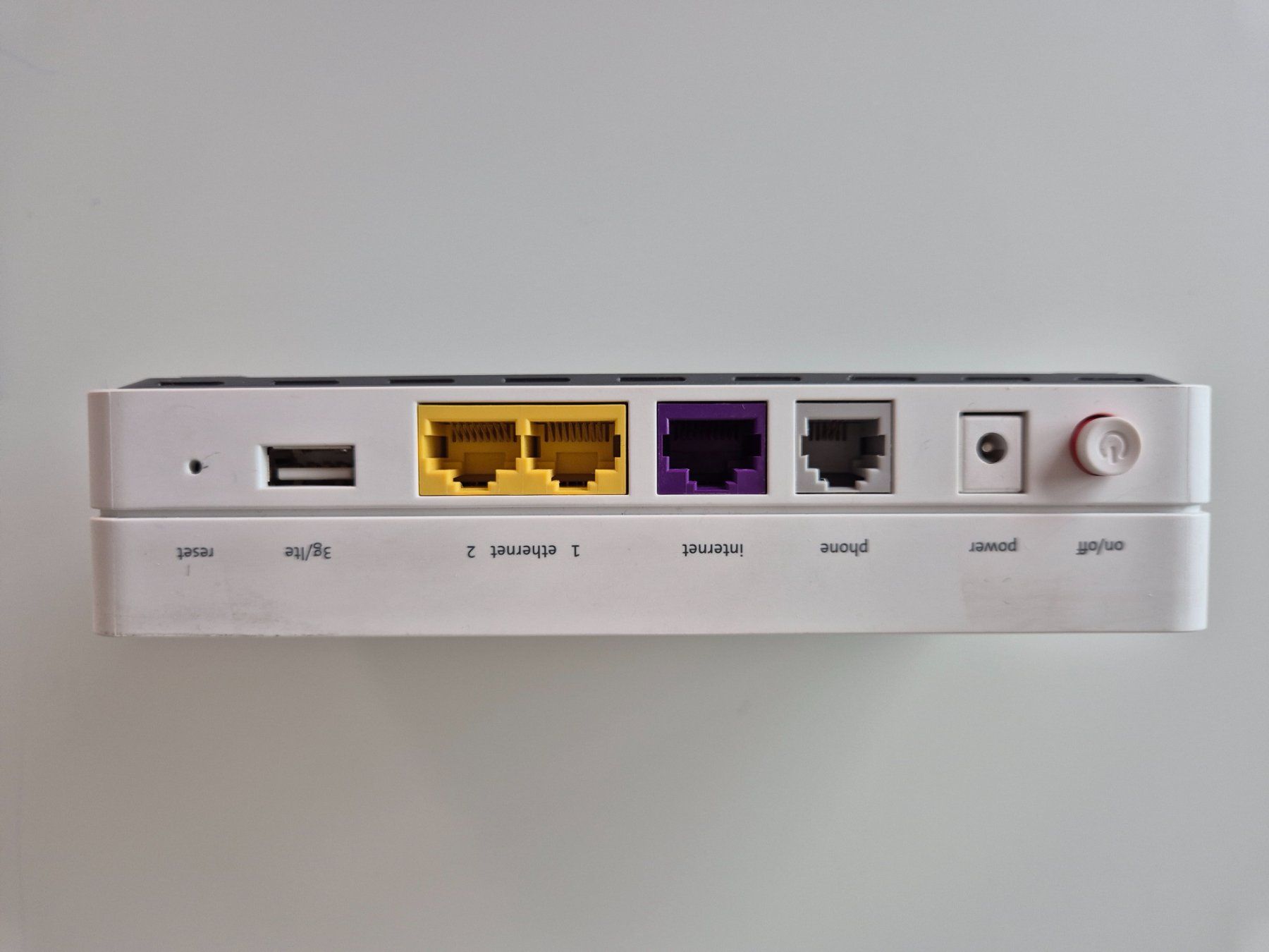Swisscom Modem & Router: Router Internet / Telefon – Usato da Au/ZH venduto da maresma 1