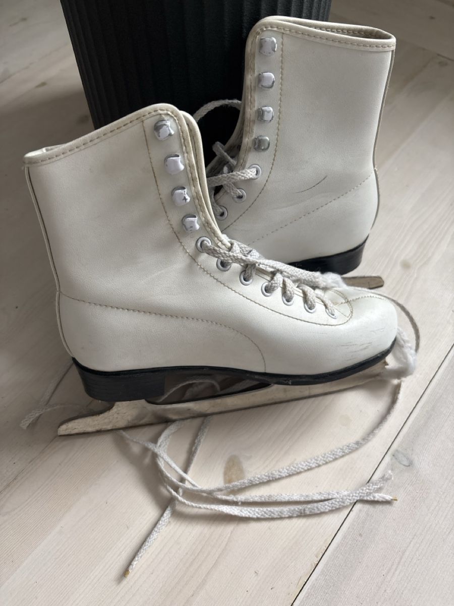 Pattini da ghiaccio: Schlittschuhe Marke ACRO  / Grösse 34 – Usato da Egg b. Zürich venduto da Player1pl1 1