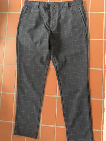 Zara Herrenhose Gr. 32, kariert, schwarz-grau