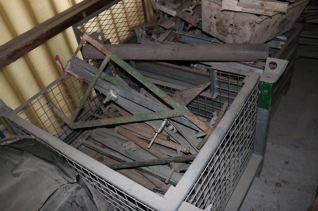 Tutti gli attrezzi: Div. Deckenrandabschalung Klemmwerkzeug pro Stück – Usato da Unteriberg venduto da Konstibau 3