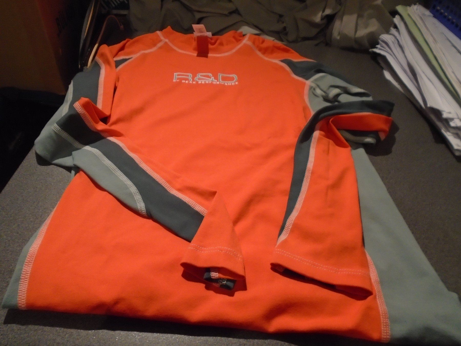 Peak Performance Maglioni & Felpe: Pullover Grösse M, Peak Performance, orange/grau – Usato da Zürich venduto da abraxas1291