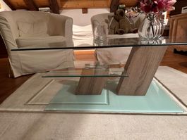 Couchtisch elegant auf 2 Glasebenen