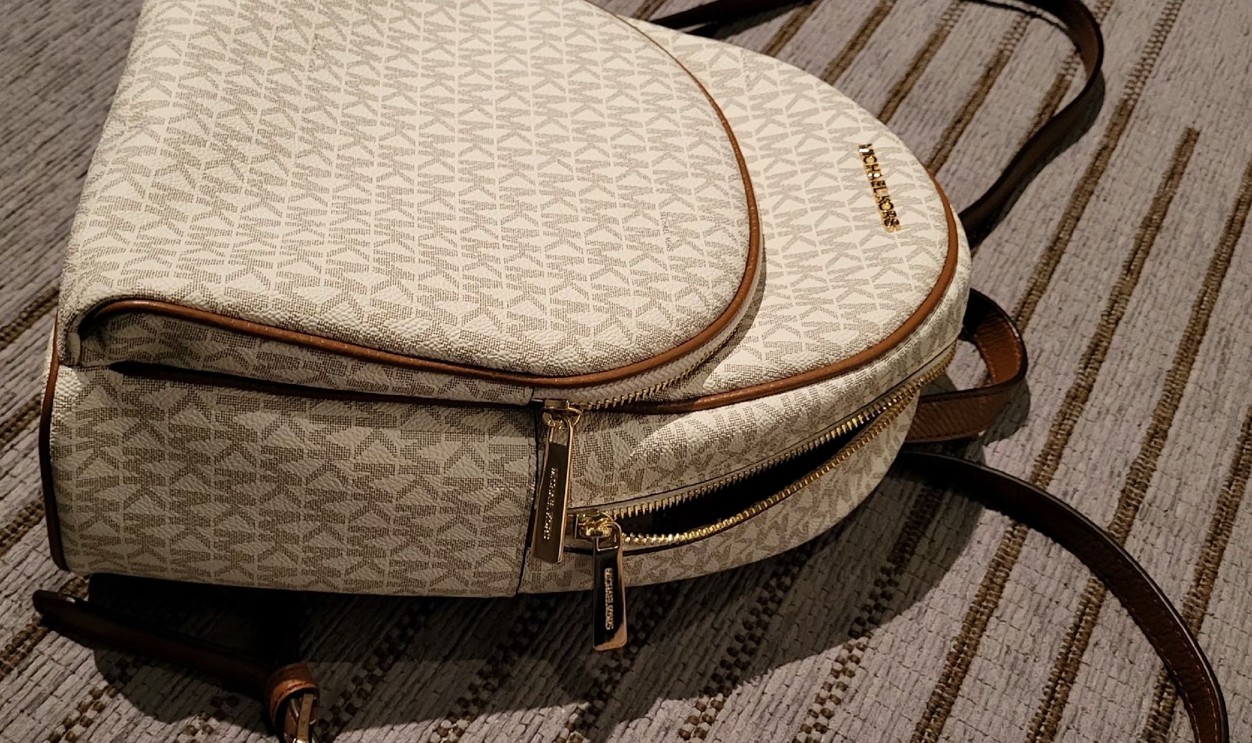 Michael Kors Rucksäcke: Michael Kors Back Pack – Neu (gemäss Beschreibung) aus Wangen SZ von daslohntsich 6