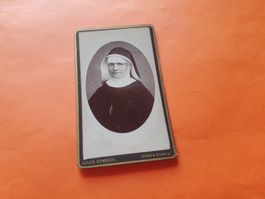SCHWIIZER FRAU DAZUMAL - ORDENSSCHWöSCHTER - STANS & SCHWYZ