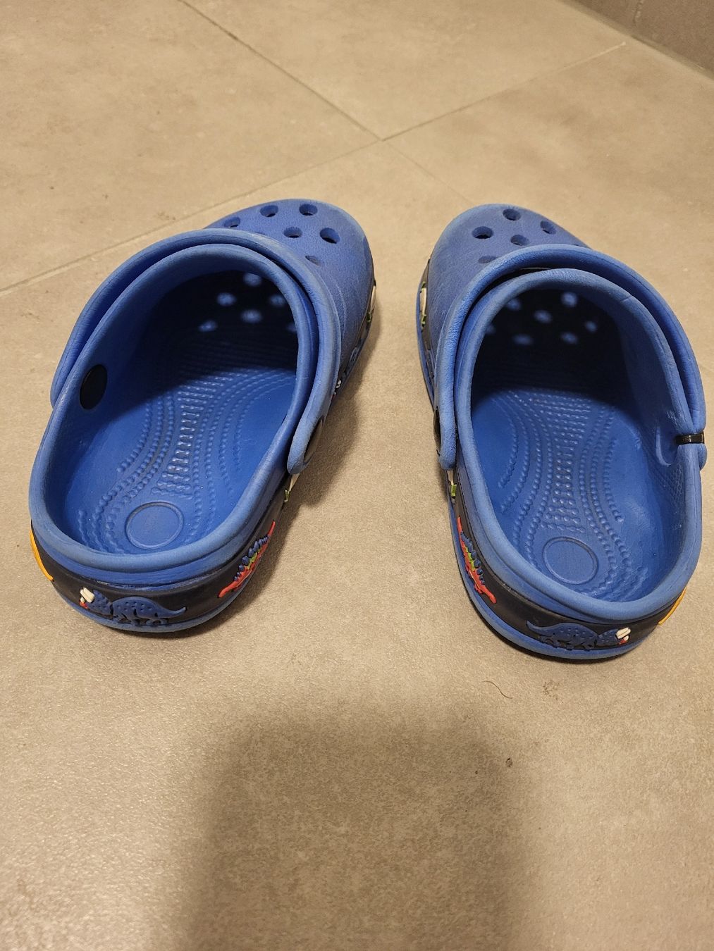 Scarpe per ragazzi: Kinder Clogs, Grösse 24, mit Dinos – Usato da Biel/Bienne venduto da Aare5 1