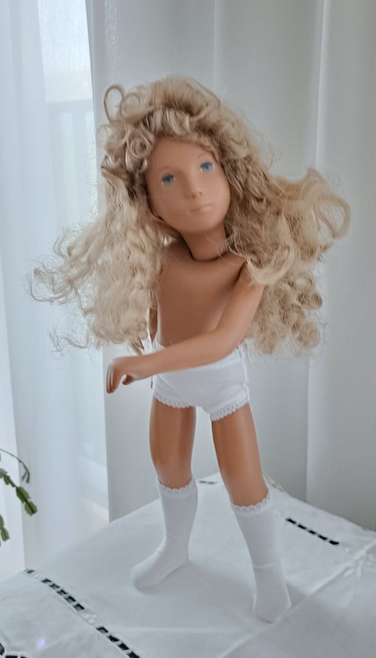 Bambole: Für Sashas: Krausperücke blond – Usato da Seewen SZ venduto da 27maan 2
