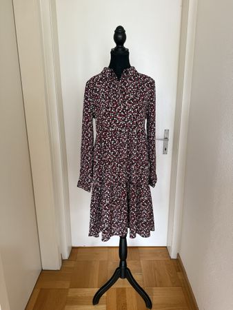 Langärmeliges, gestuftes Blusenkleid, Gr. 34