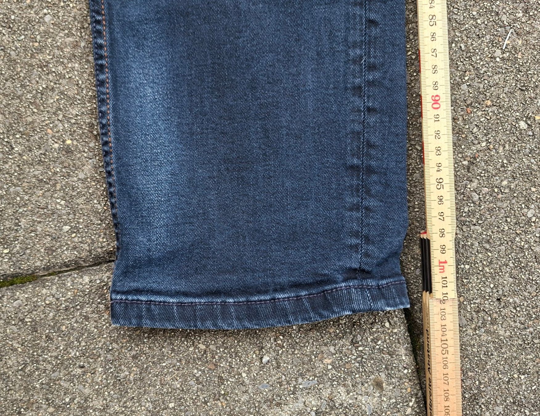 Jeans: Jeans dunkelblau W32 32 – Usato da Küssnacht am Rigi venduto da AutoVilla 2
