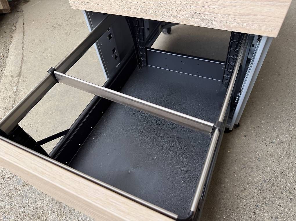 Eléments de bureau: neuer Rollcontainer, Stahl/Holz, 1 Schub, Eiche-Dekor – Neuf avec emballage d'origine à Necker par liq24 5