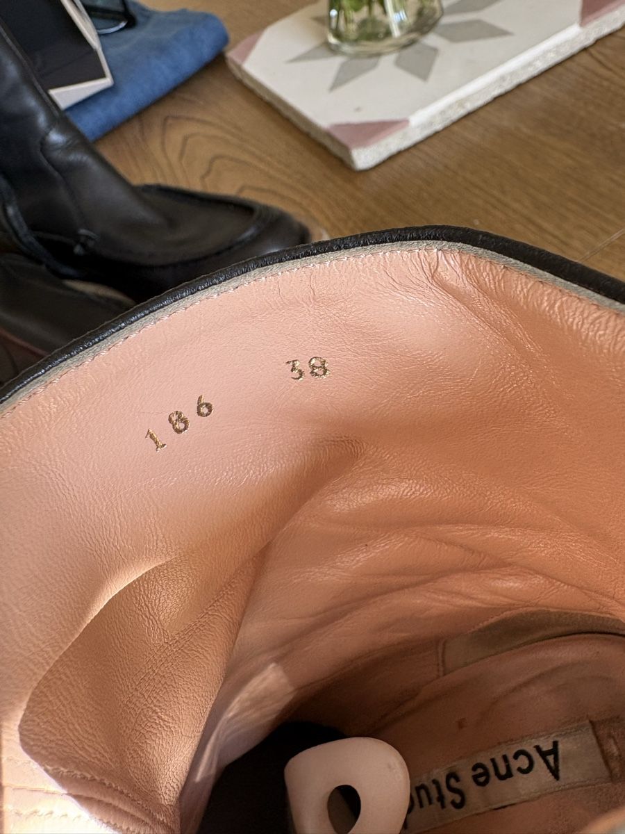 Acne Studios Chaussures femmes: Stiefelette mit Blockabsatz von Acne Studios   38 – D'occasion à Zürich par Altnic 2