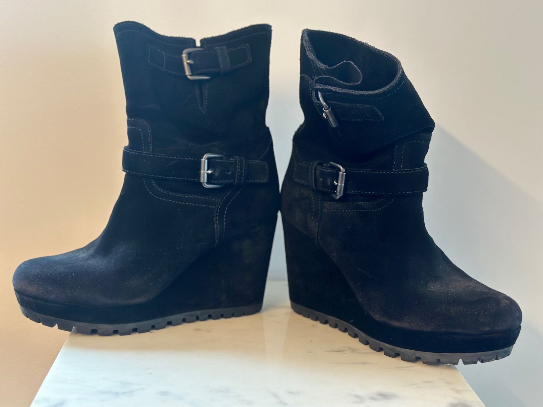 Prada Scarpe da donna: Prada Wildleder Stiefeletten mit Keilabsatz - Grösse 36 – Usato da Zürich venduto da Sedi93 4
