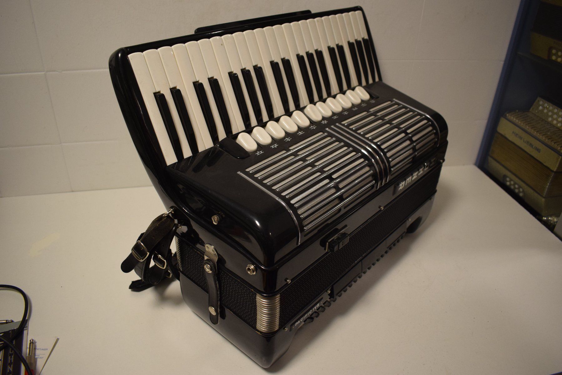 Strumenti musicali: Akkordeon chromatisch Hohner Pacific IV S mit Midi – Usato da Zürich venduto da baumusik 2