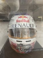 Sebastian Vettel  Helm signiert und im Grand Prix getragen