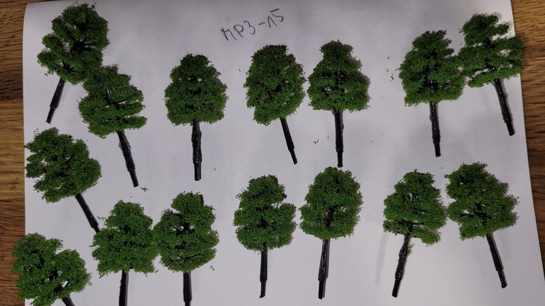 Modellini di ferrovie: 15 très jolis arbres – Nuovo e nell'imballaggio originale da Saxon venduto da Sebdem