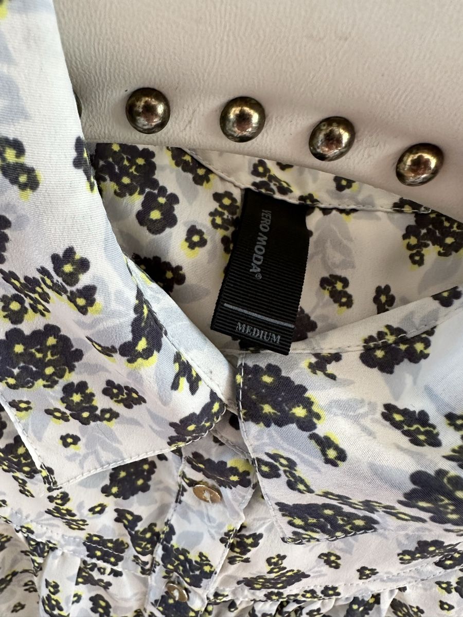 Vero Moda Chemisiers: Hübsche Sommerbluse Vero Moda – D'occasion à Zürich par PuraVida111 1