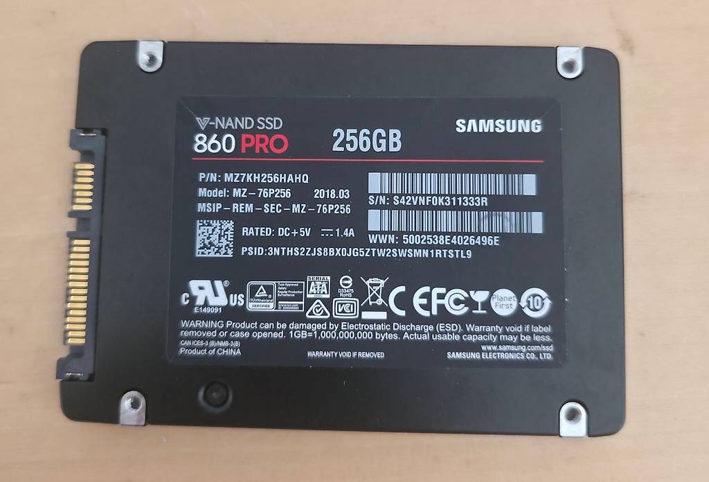 Disques durs: Samsung 860 PRO SSD 256GB – D'occasion à Basel par Junior_Store 1
