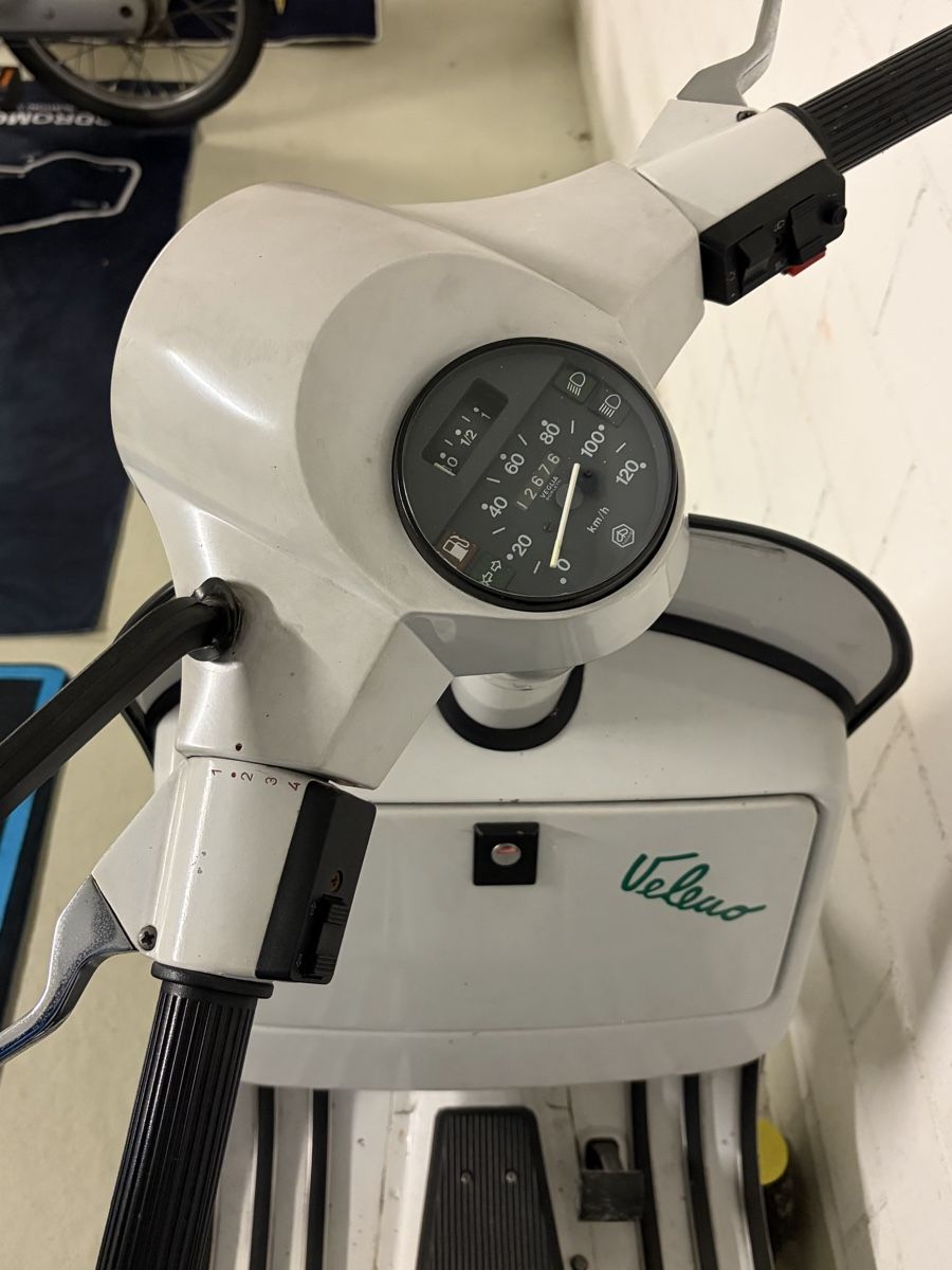 Vespa Scooters: Piaggio Vespa PX 125 E – D'occasion à Root par 156500 3