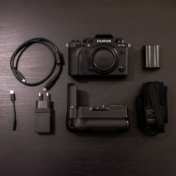 Fujifilm XT4 Black w/ VGXT4 Battery Grip Kaufen auf Ricardo