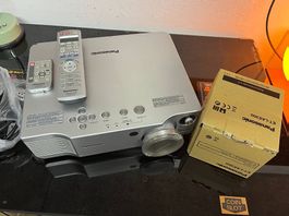 Retro Beamer Panasonic PT-AE900e