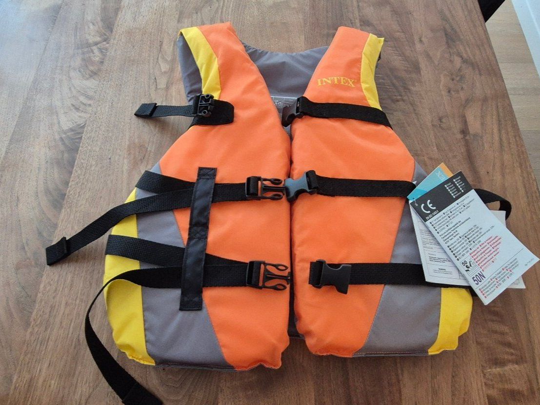 Gilets de sauvetage: Schwimmweste Grösse S – D'occasion à Emmenbrücke par loeschi01
