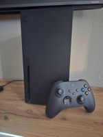 Xbox Series X mit Controller