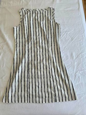 Damen Kleid mit schwarz-weissen Streifen