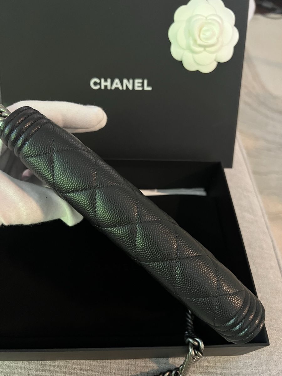 Chanel Portafogli: BOY CHANEL Wallet On Chain – Nuovo (secondo la descrizione) da Zürich venduto da mfc_d6rv 5