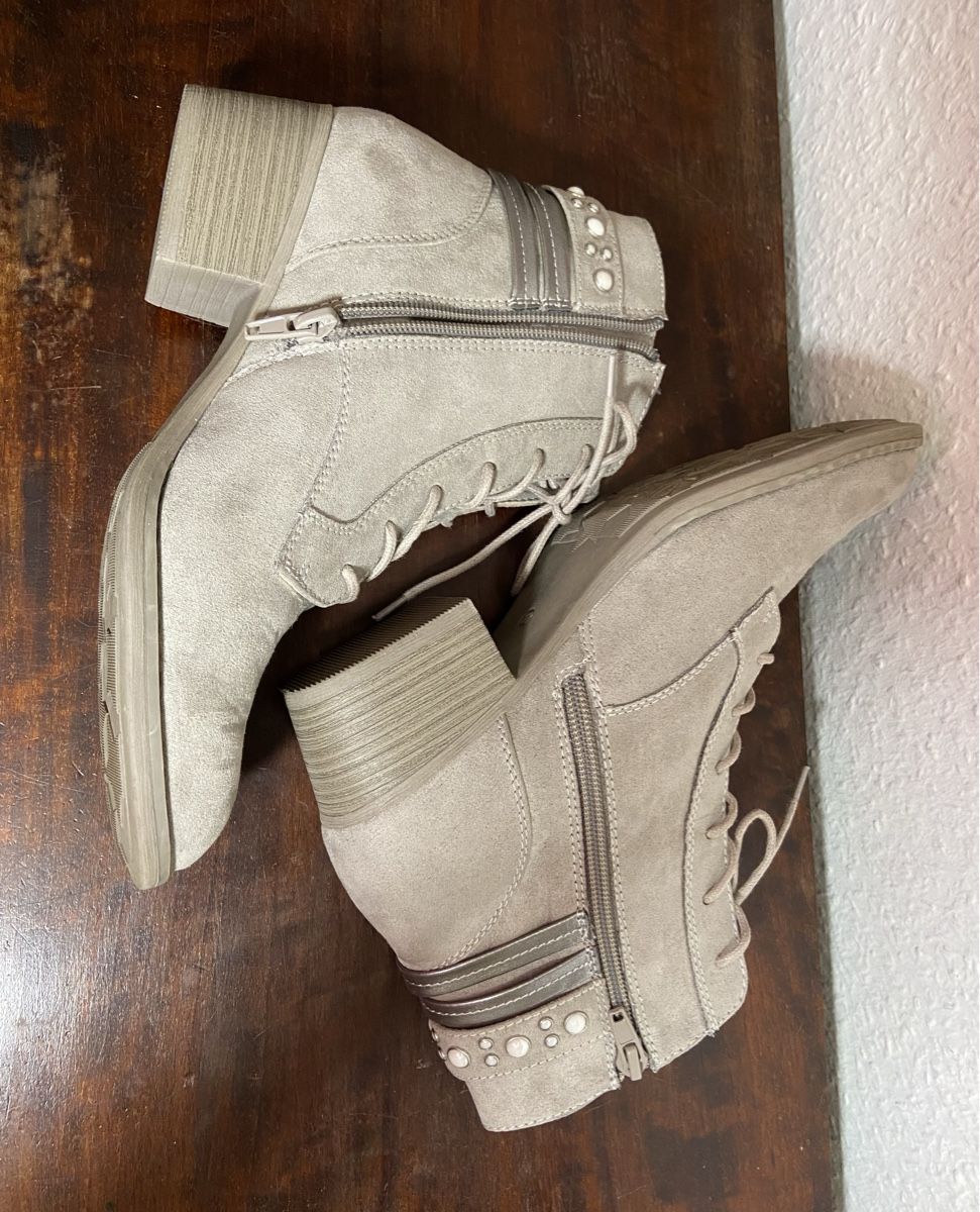 Graceland Scarpe da donna: Stiefeletten Boots mit Perlennieten Gr. 38 hellgrau – Usato da Fislisbach venduto da KolibriSecondhand 2