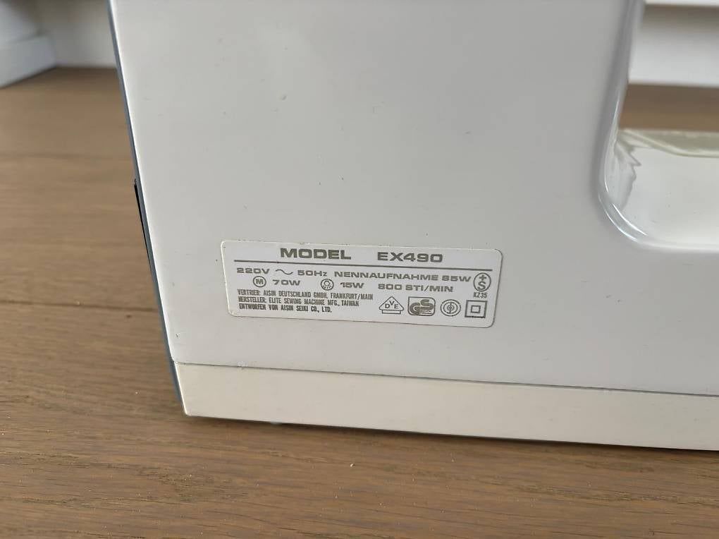 Toyota Macchine da cucire: Machine à coudre Toyota EX490 – Usato da Vessy venduto da ongaros 3