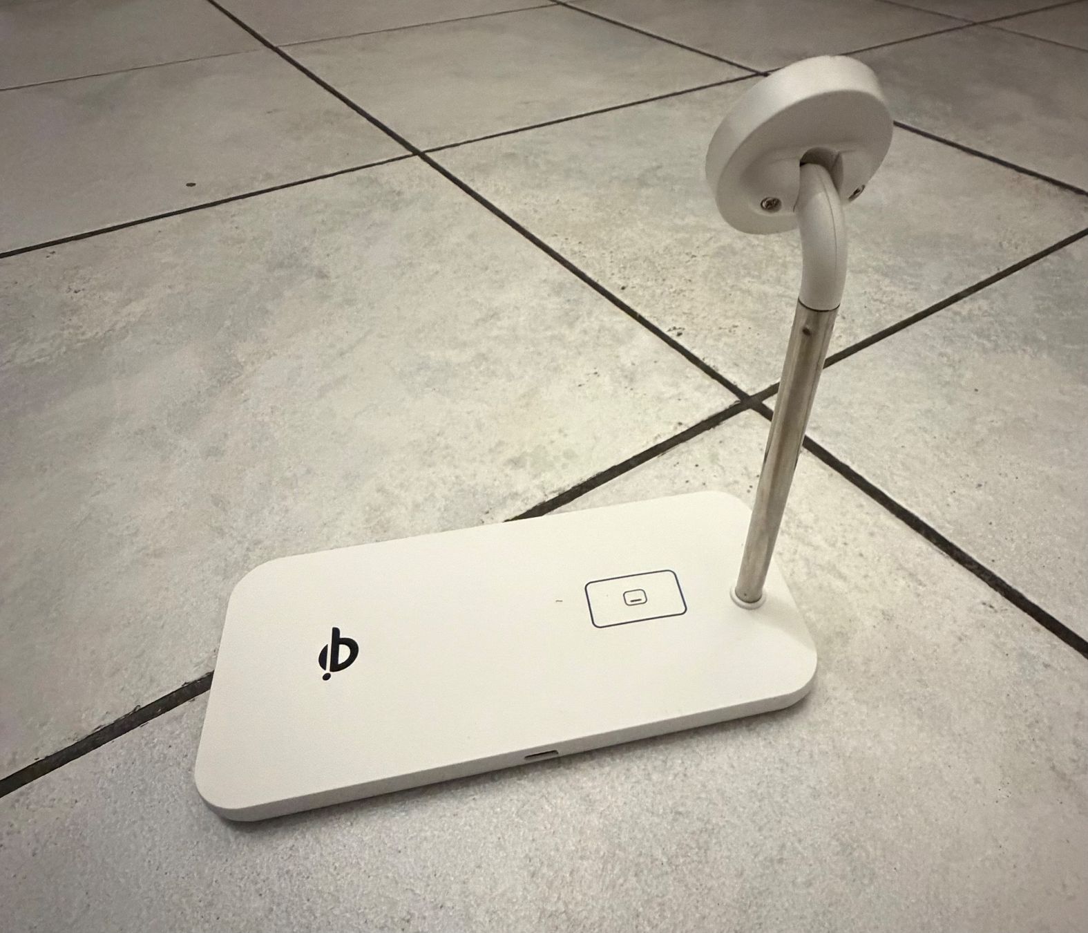 Ladegeräte: 3-in-1 Wireless Ladestation Ladegerät mit Kabel – Neu (gemäss Beschreibung) aus Rupperswil von bar_fbv9 1