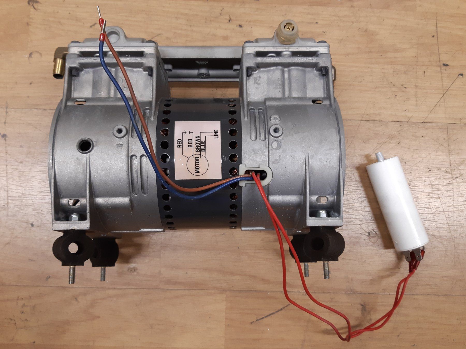 Compressori: Druckluft motor, Doppelkolbenkompressor? Saugt & bläst – Usato da Lohn-Ammannsegg venduto da Molch7 1