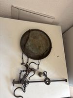 Antike Hängewaage mit Schale & Gewichten