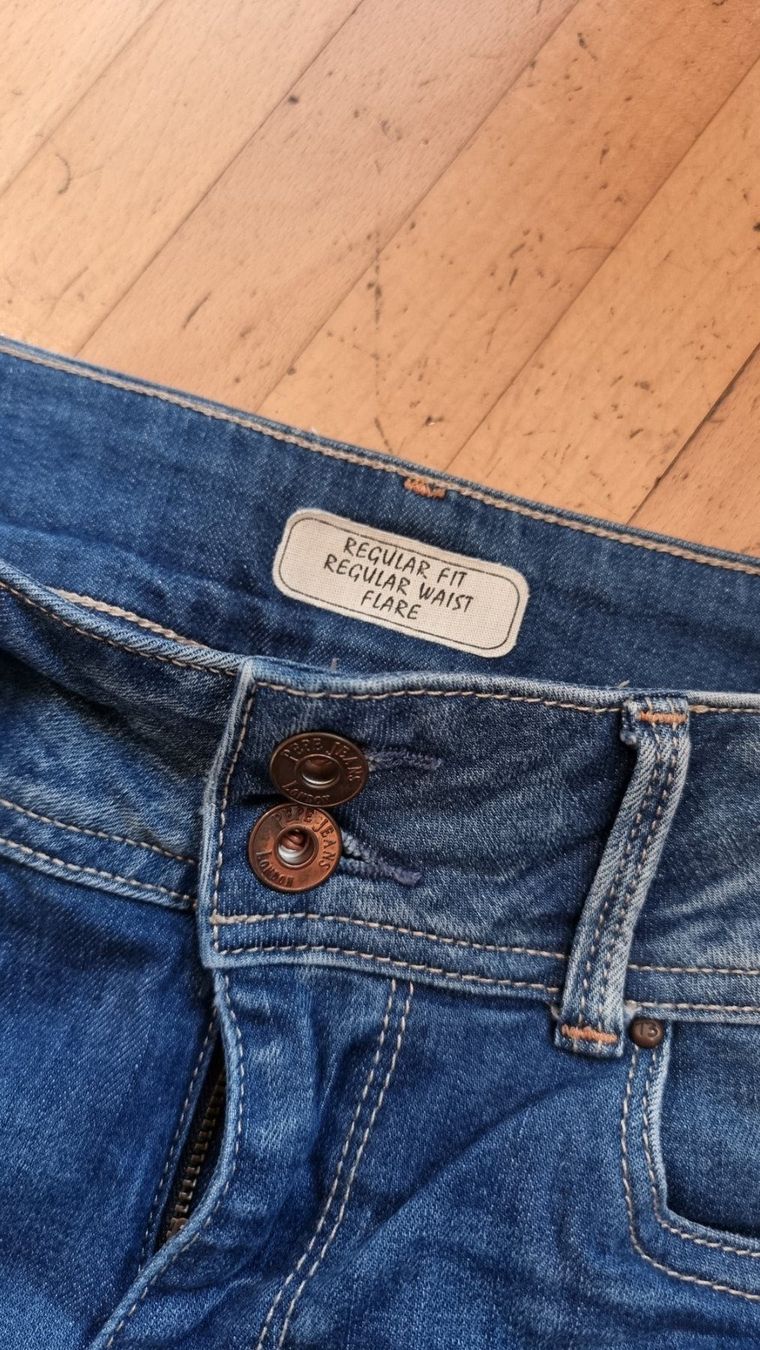 Pepe Jeans Jeans: Pepe Blue-Jeans cropped/flared, regular waist, Gr.27/34 – Usato da Basel venduto da abalou98_secondhand 2