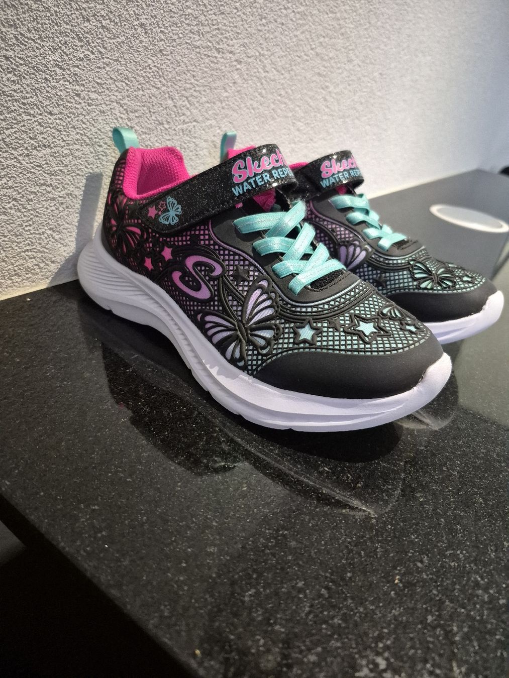 Skechers Schuhe für Jungen: Baskets Skechers  noir rose turquoise taille 35 – Neu (gemäss Beschreibung) aus Belmont-Yverdon von jul_8nw5