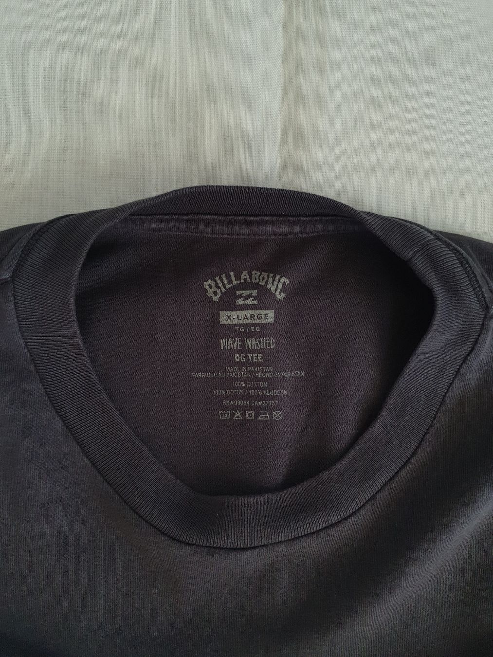 Billabong T-shirt: T-shirt Billabong – Nuovo (secondo la descrizione) da Le Mont-sur-Lausanne venduto da vda_vrs6 2